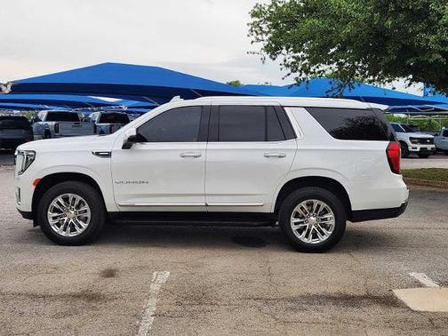 White Frost Tricoat 2023 GMC Yukon SLT