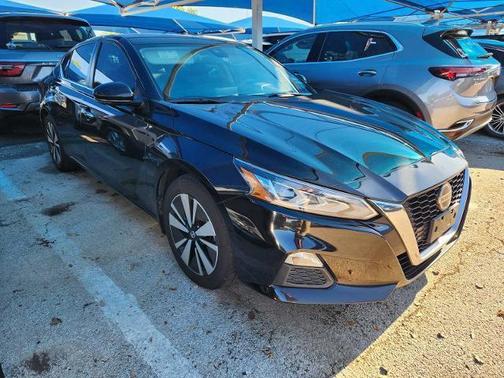 Super Black 2022 Nissan Altima 2.5 SV