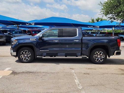 Pacific Blue Metallic 2022 GMC Sierra 1500 SLT