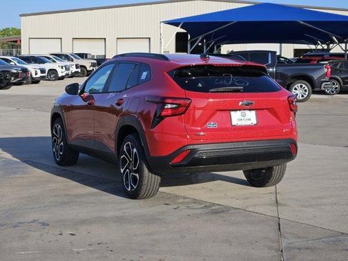 Apex Red 2026 Chevrolet Trax FWD 2RS