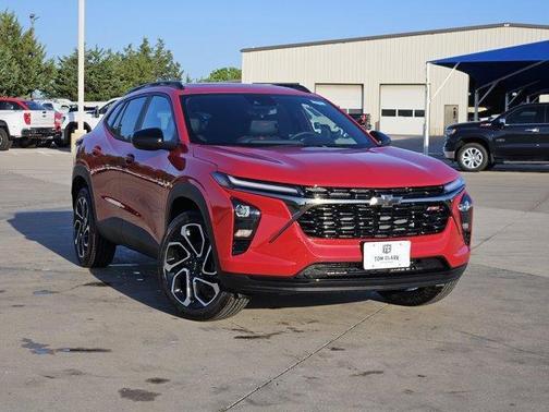 Apex Red 2026 Chevrolet Trax FWD 2RS