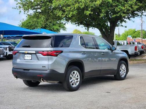 Sterling Gray Metallic 2023 Chevrolet Traverse LS