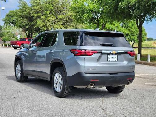 Sterling Gray Metallic 2023 Chevrolet Traverse LS