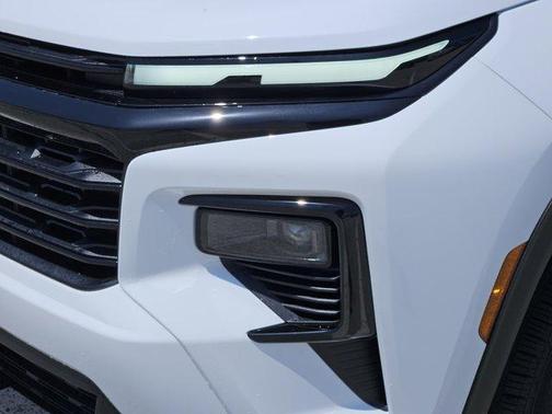 Summit White 2026 Chevrolet Traverse LT