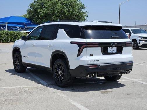 Summit White 2026 Chevrolet Traverse LT