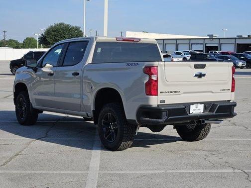 White Sands 2026 Chevrolet Silverado 1500 Custom Trail Boss