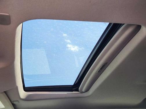 Summit White 2019 GMC Sierra 1500 SLT