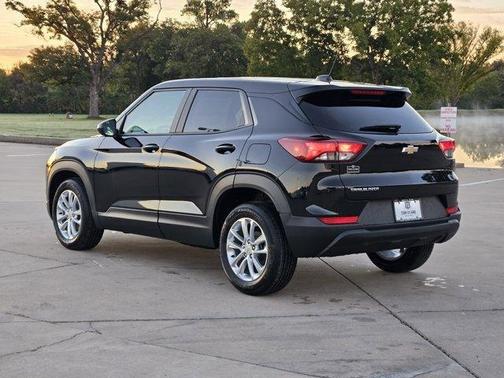 Mosaic Black Metallic 2026 Chevrolet Trailblazer LS