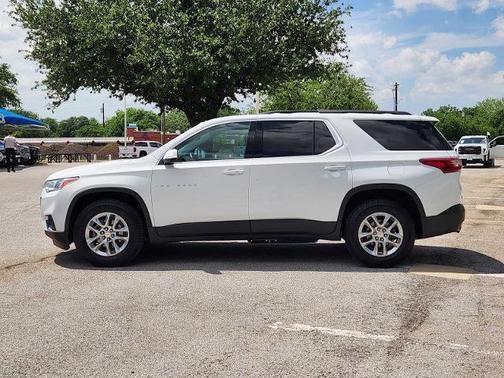 Summit White 2021 Chevrolet Traverse LT Cloth