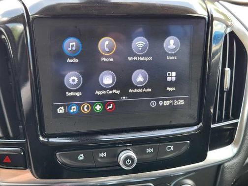 Summit White 2021 Chevrolet Traverse LT Cloth