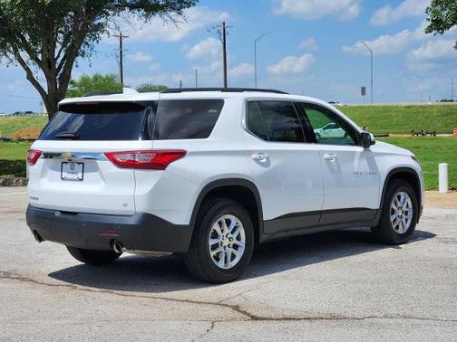 Summit White 2021 Chevrolet Traverse LT Cloth