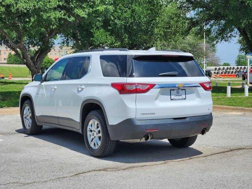 Summit White 2021 Chevrolet Traverse LT Cloth