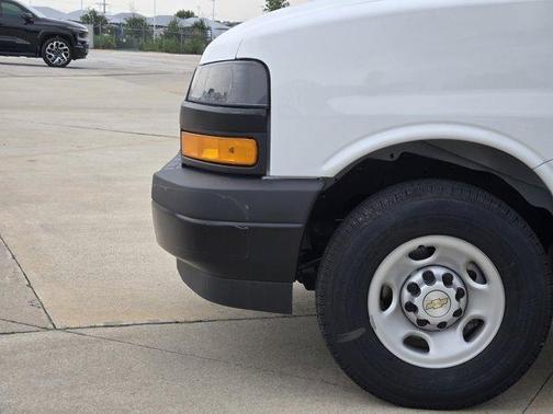 2025 Chevrolet Express 2500 RWD 2500 Regular Wheelbase WT