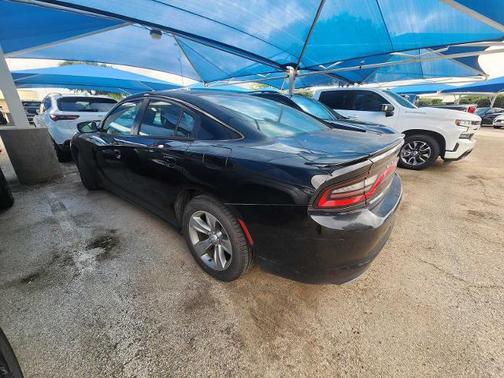 Pitch Black 2015 Dodge Charger SE
