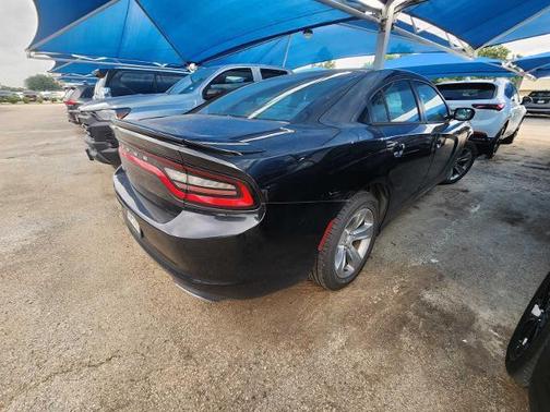 Pitch Black 2015 Dodge Charger SE