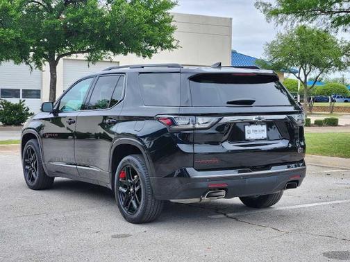 Mosaic Black Metallic 2021 Chevrolet Traverse Premier