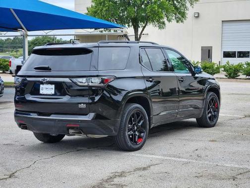 Mosaic Black Metallic 2021 Chevrolet Traverse Premier