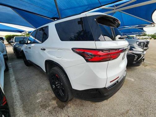 Summit White 2023 Chevrolet Traverse Premier