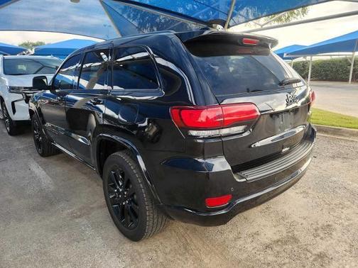 Diamond Black Crystal Pearlcoat 2019 Jeep Grand Cherokee Altitude
