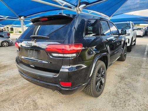 Diamond Black Crystal Pearlcoat 2019 Jeep Grand Cherokee Altitude