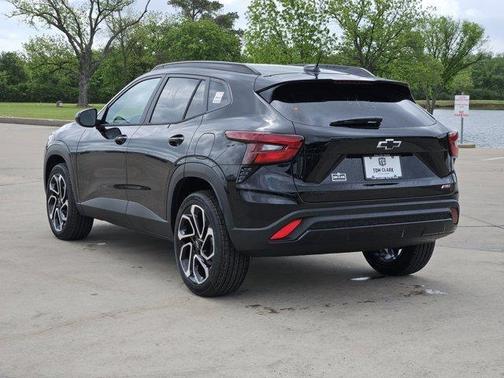 Mosaic Black Metallic 2026 Chevrolet Trax FWD 2RS