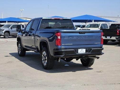 Lakeshore Blue Metallic 2026 Chevrolet Silverado 2500 Custom
