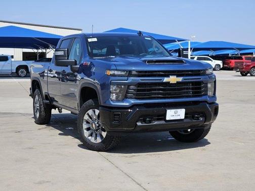 Lakeshore Blue Metallic 2026 Chevrolet Silverado 2500 Custom