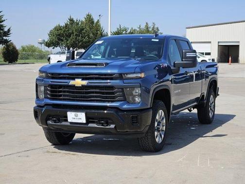 Lakeshore Blue Metallic 2026 Chevrolet Silverado 2500 Custom
