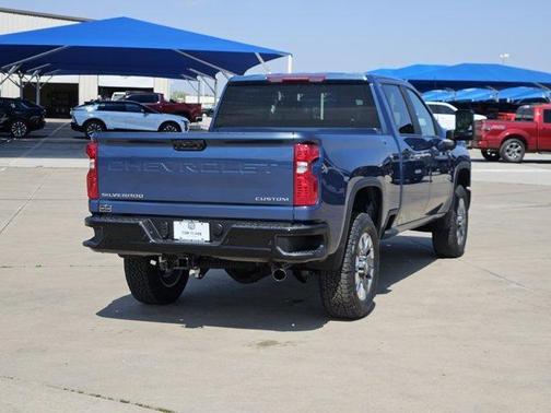 Lakeshore Blue Metallic 2026 Chevrolet Silverado 2500 Custom