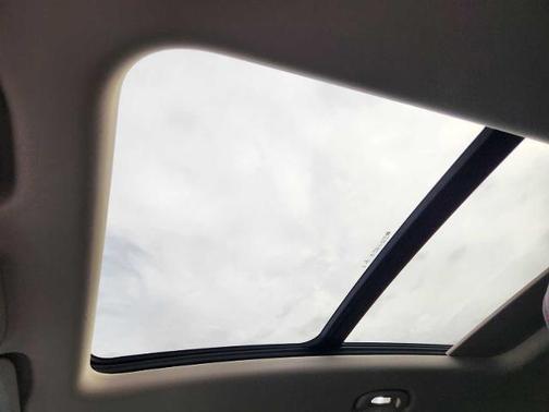 Summit White 2022 Buick Envision FWD Essence
