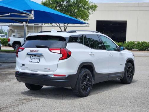 Summit White 2024 GMC Terrain AWD AT4