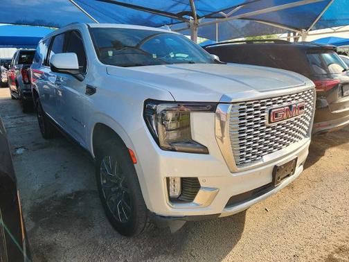 White Frost Tricoat 2023 GMC Yukon XL Denali