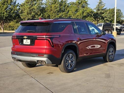 Radiant Red Tintcoat 2027 Chevrolet Traverse LT
