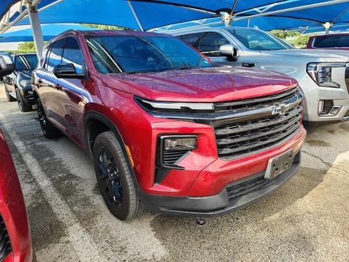 Radiant Red Tintcoat 2024 Chevrolet Traverse LT