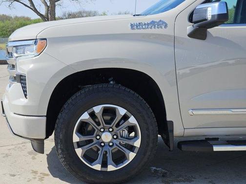 White Sands 2026 Chevrolet Silverado 1500 High Country