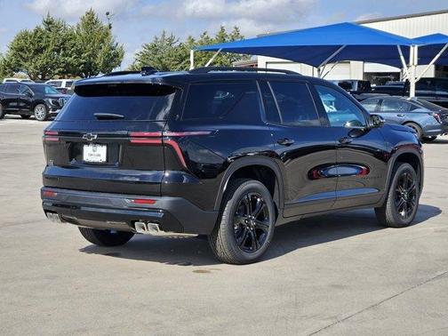 Mosaic Black Metallic 2027 Chevrolet Traverse LT