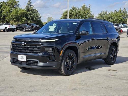 Mosaic Black Metallic 2027 Chevrolet Traverse LT