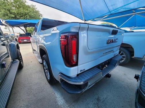 White Frost Tricoat 2021 GMC Sierra 1500 SLT
