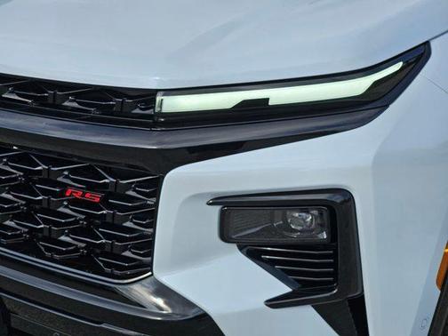 Polar White Tricoat 2026 Chevrolet Traverse RS