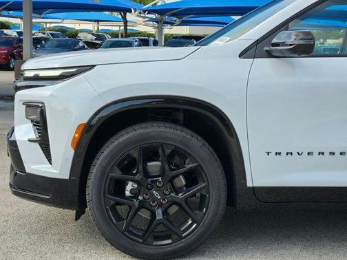 Polar White Tricoat 2026 Chevrolet Traverse RS