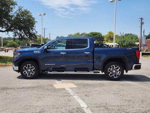 Pacific Blue Metallic 2022 GMC Sierra 1500 SLT