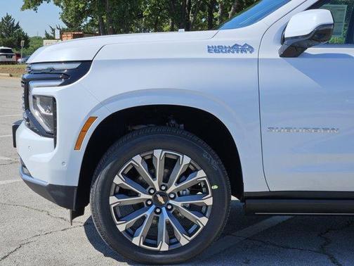 Polar White Tricoat 2026 Chevrolet Suburban High Country, 4WD