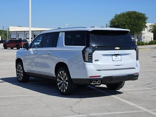 Polar White Tricoat 2026 Chevrolet Suburban High Country, 4WD