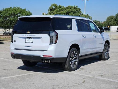 Polar White Tricoat 2026 Chevrolet Suburban High Country, 4WD