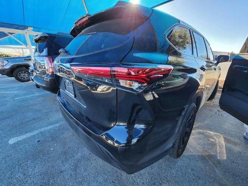 2022 Toyota Highlander L