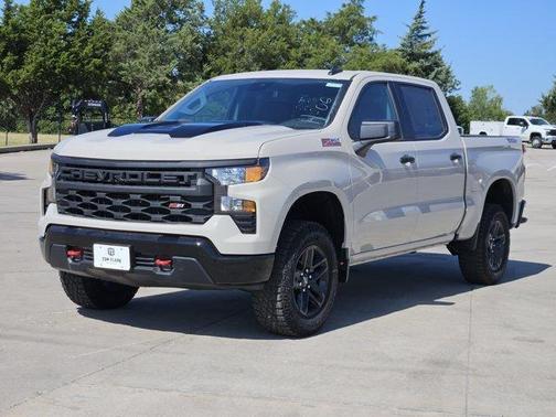White Sands 2026 Chevrolet Silverado 1500 Custom Trail Boss