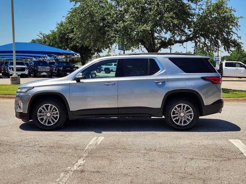 Sterling Gray Metallic 2023 Chevrolet Traverse LT Cloth