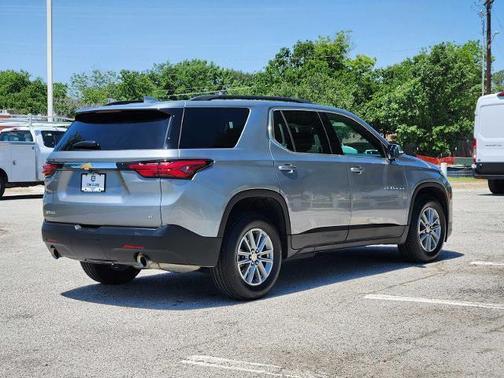 Sterling Gray Metallic 2023 Chevrolet Traverse LT Cloth