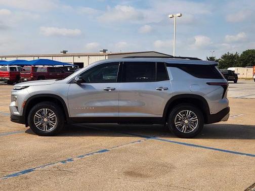 Sterling Gray Metallic 2024 Chevrolet Traverse LT