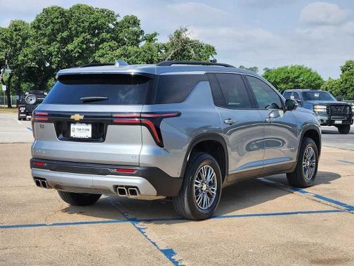 Sterling Gray Metallic 2024 Chevrolet Traverse LT